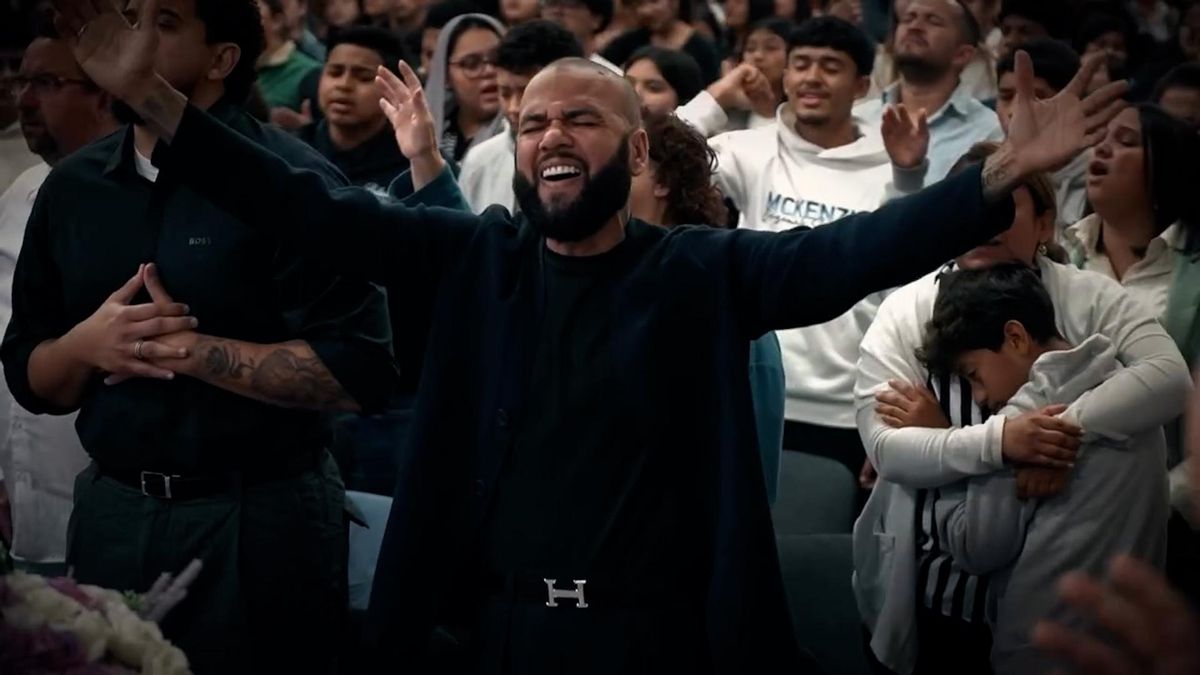 ALVES PREDICADOR IGLESIA | La nueva vida de Dani Alves: de futbolista a predicador en una iglesia de Girona