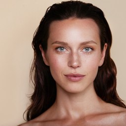 10 productos para combatir el frizz en días lluviosos e invernales