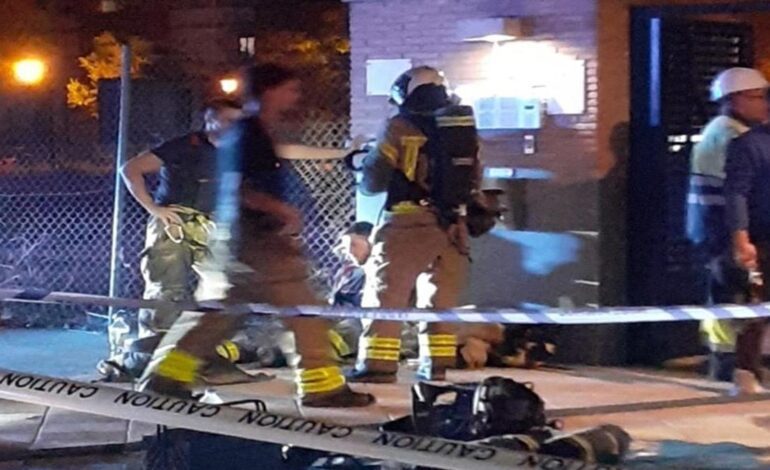 INCENDIO GRANADA | Cuatro heridos y una veintena de desalojados tras una deflagración en Atarfe