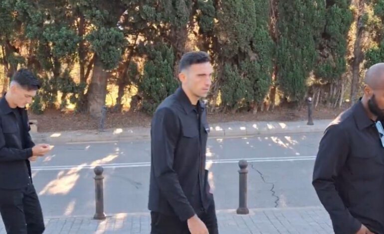 El Valencia acude al funeral por Ochotorena antes de viajar a Granada