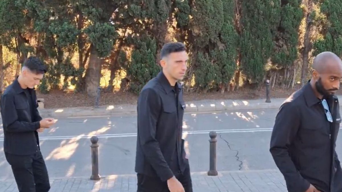 El Valencia acude al funeral por Ochotorena antes de viajar a Granada