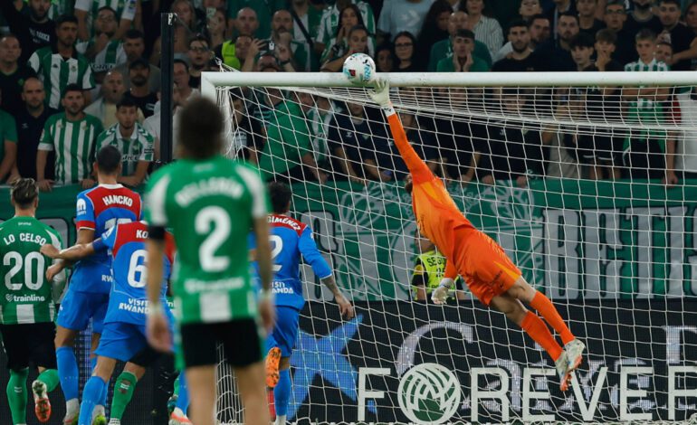 Abde y el Betis se estrellan con los palos y con los rivales de Champions