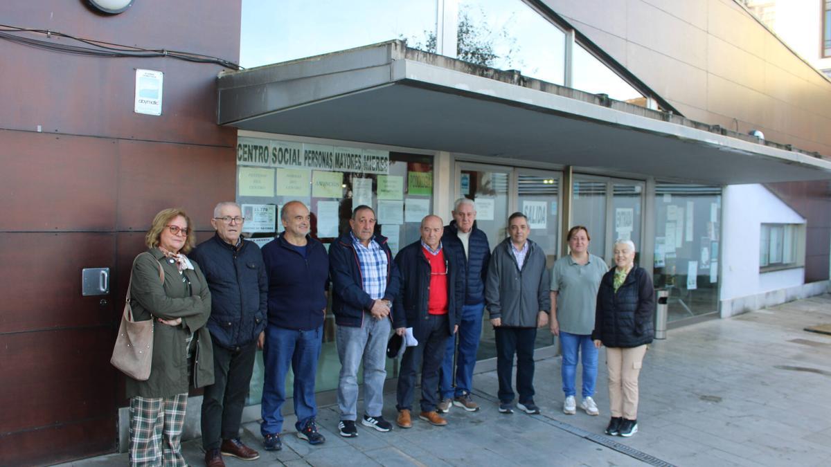 GUERRA CENTRO MAYORES MIERES | Una guerra «mayor» en Mieres: Usuarios del centro de mayores de Mieres denuncian un «pucherazo» en las elecciones