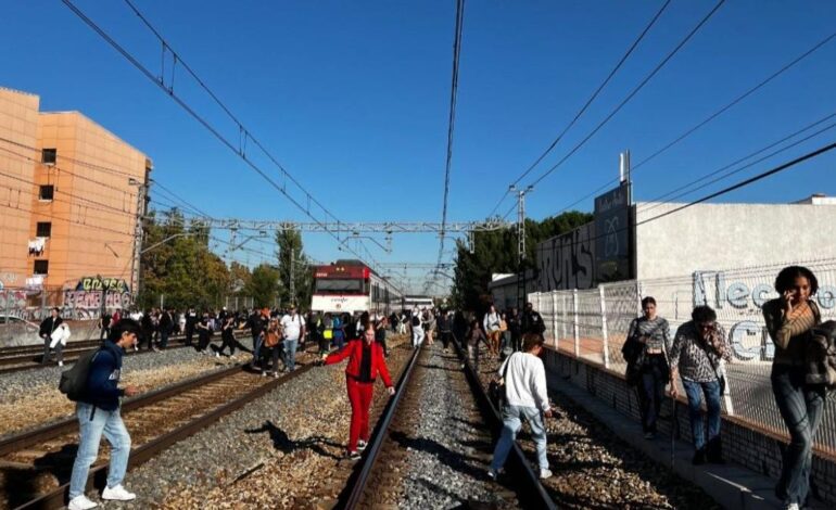 DESCARRILAMIENTO TREN MADRID | Dos heridos al descarrilar un tren de Cercanías en Madrid