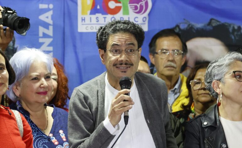 La izquierda de Colombia escoge a Iván Cepeda como candidato para las presidenciales de 2026