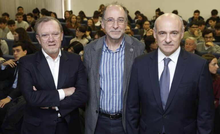 "La Asturias que Funciona" aborda el paso de las aulas al asesoramiento empresarial: "Hay que pensar en clave internacional y aprovechar la facultad para conectar con perfiles de todos los ámbitos"