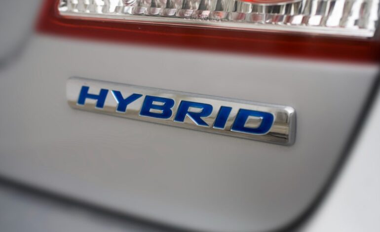 ¿cuánto dura la batería de un coche híbrido? Los fabricantes responden