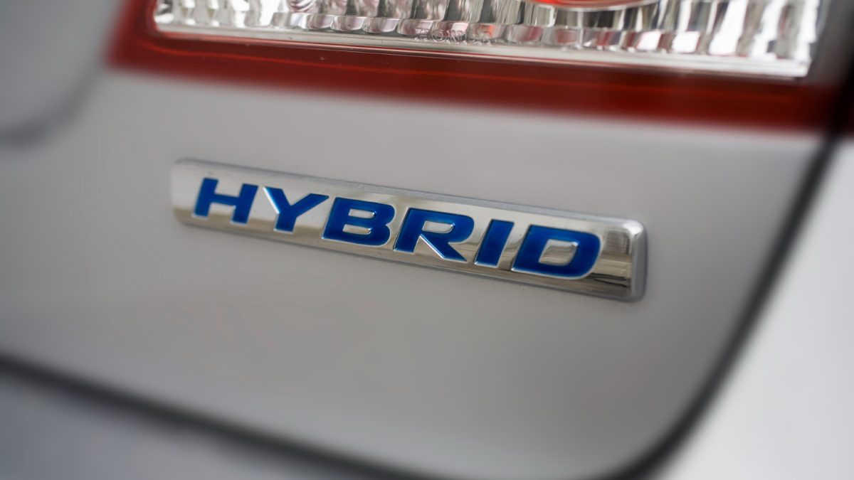 ¿cuánto dura la batería de un coche híbrido? Los fabricantes responden