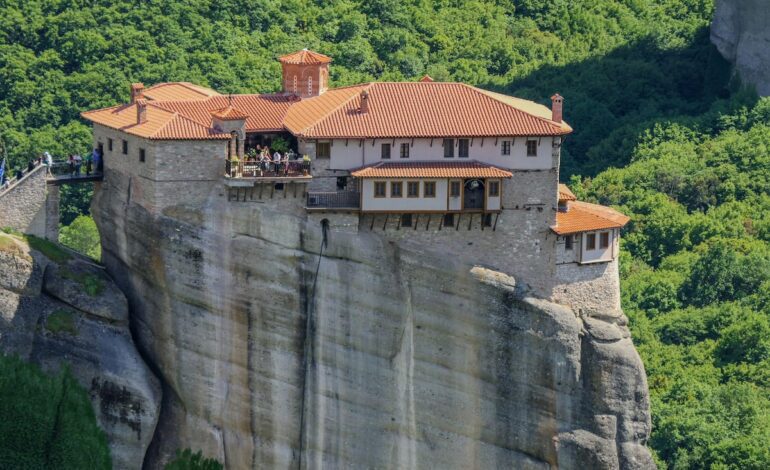 Monjes, James Bond y 880 escalones en Meteora | Guia El Viajero
