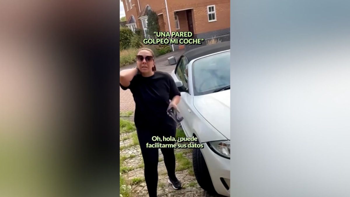 “La pared ha golpeado mi coche”: una mujer finge estrellarse contra una casa para estafar al dueño y acaba protagonizando una escena surrealista