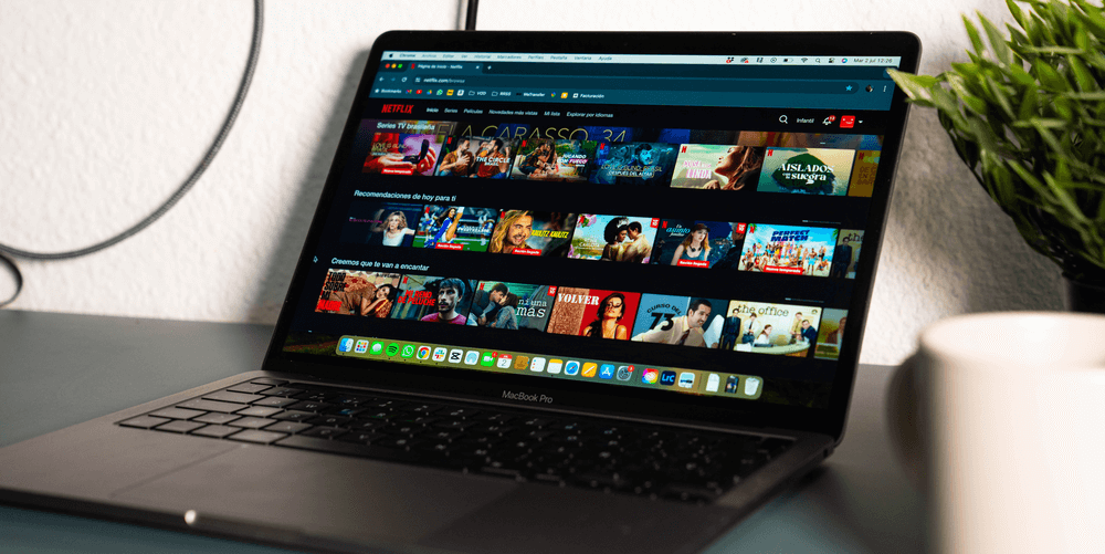 Interfaz de Netflix en una computadora portátil