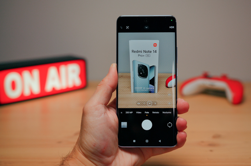 Redmi Note 14 Pro+ 5G usando cámara