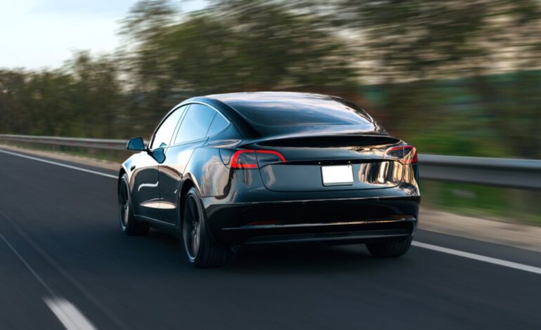 La autopista que recarga tu coche eléctrico mientras circulas, cuesta 13 millones de euros por kilómetro construido