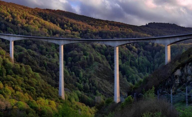 el puente más alto de España se sitúa entre los edificios más colosales la Península