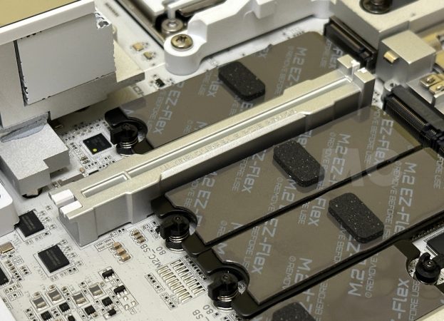 X870E AORUS MASTER X3D ICE