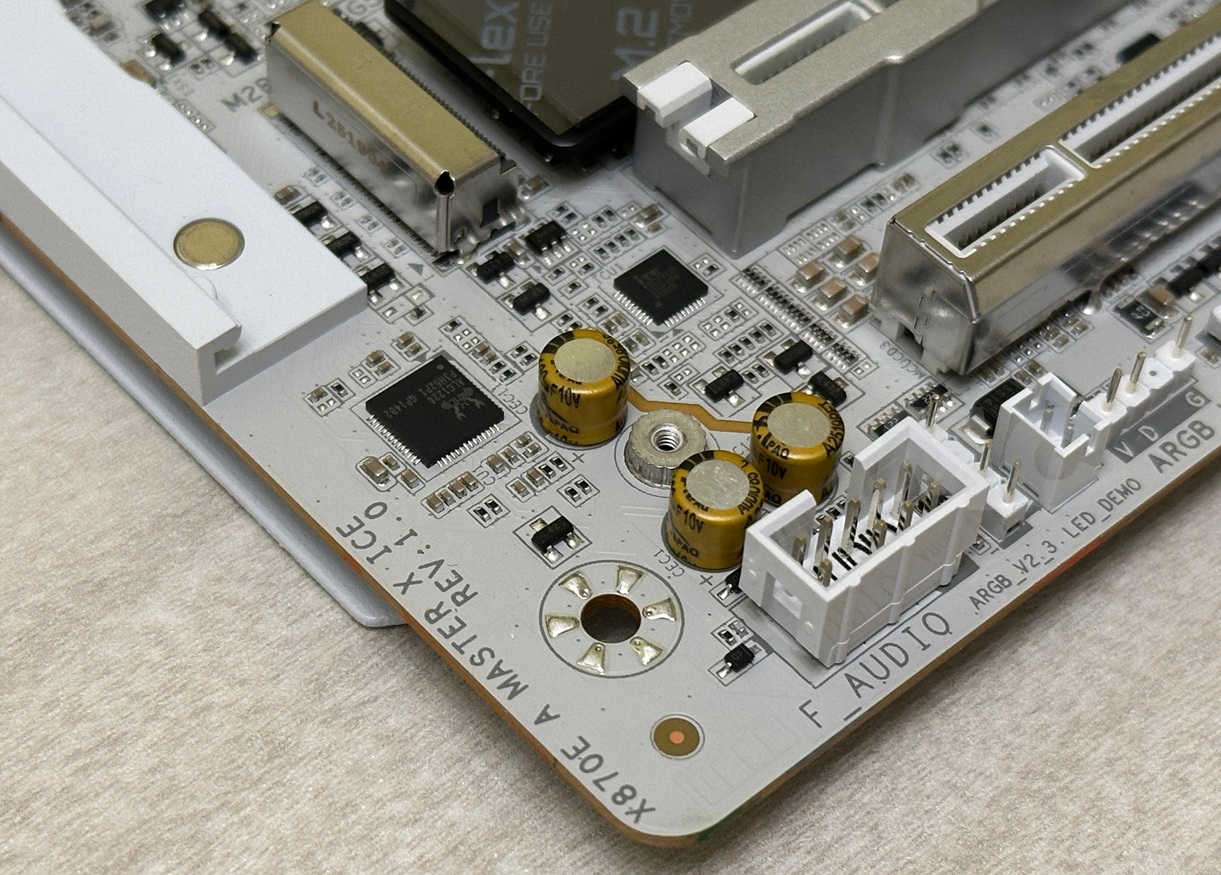 X870E AORUS MASTER X3D ICE