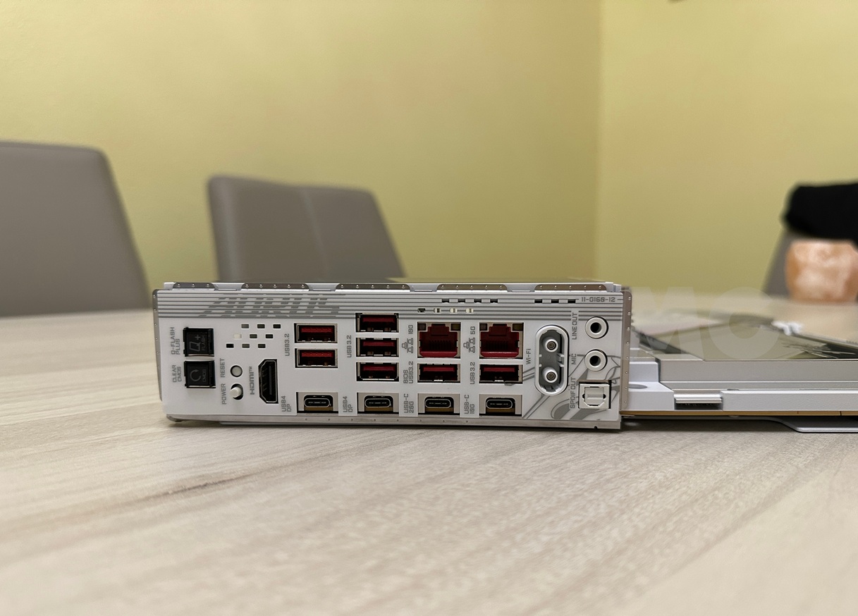 X870E AORUS MASTER X3D ICE