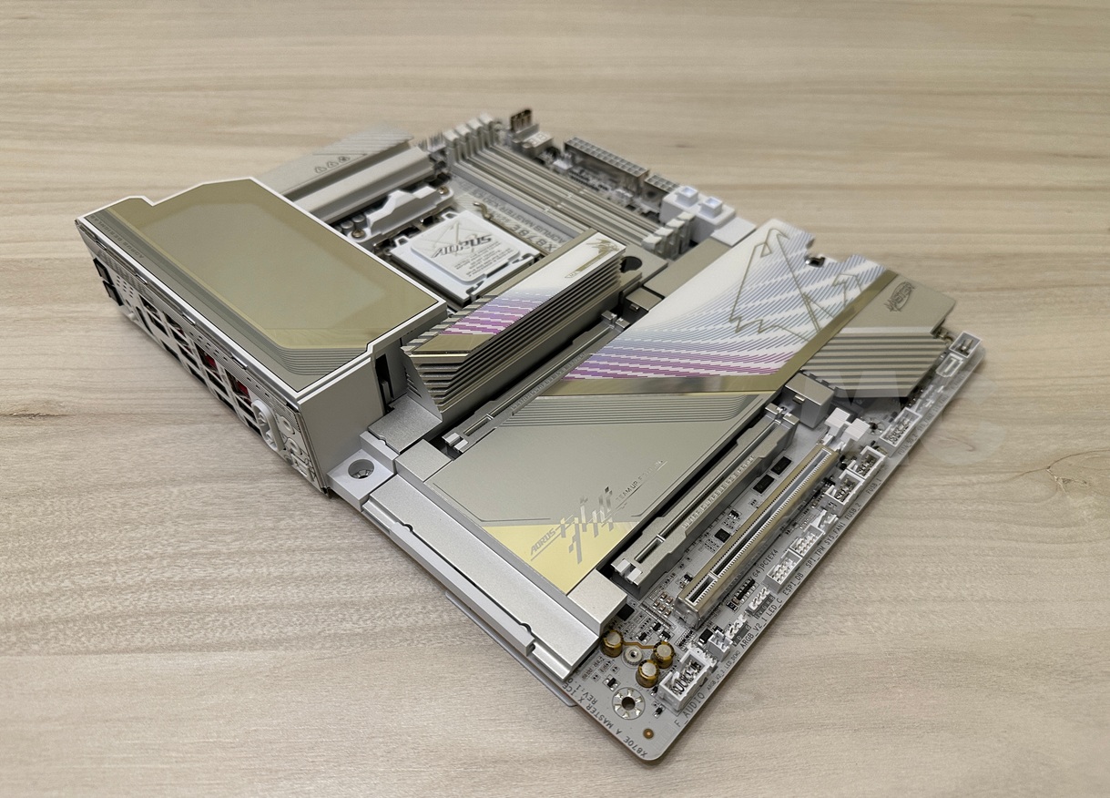 X870E AORUS MASTER X3D ICE