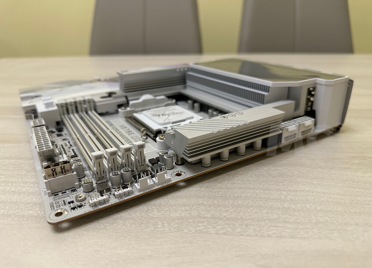 X870E AORUS MASTER X3D ICE