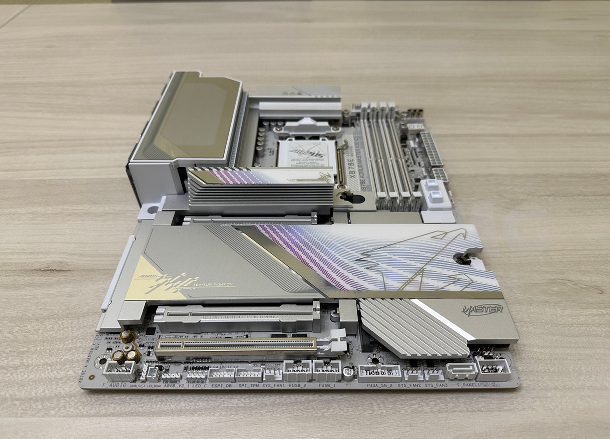 X870E AORUS MASTER X3D ICE