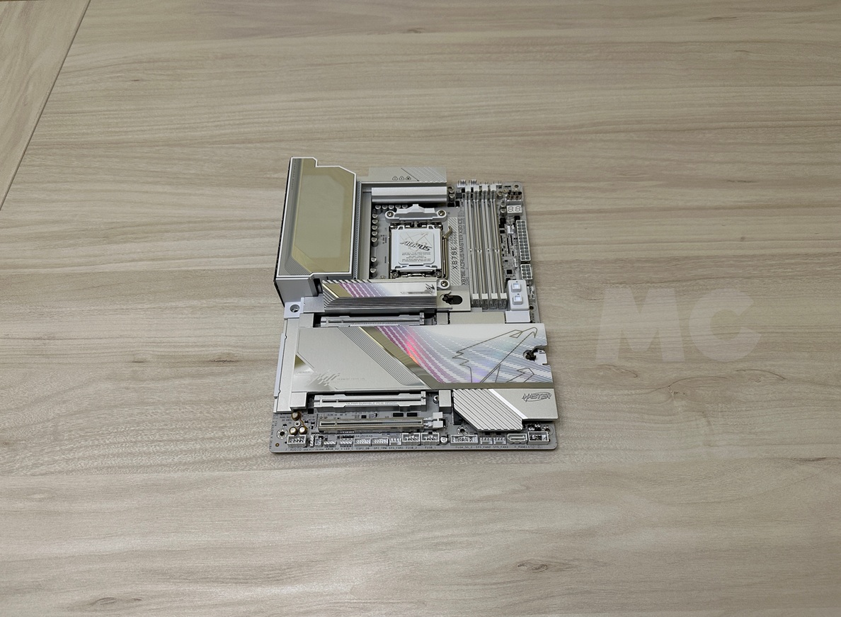 X870E AORUS MASTER X3D ICE