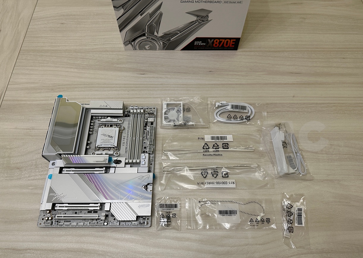 X870E AORUS MASTER X3D ICE