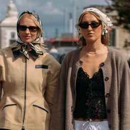 Las mujeres danesas suelen cubrirse mucho el pelo, tanto en verano como en invierno.