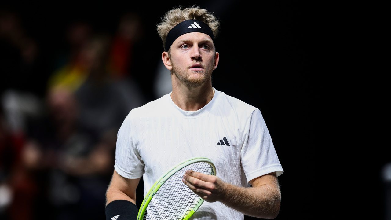 derrota al francés Arthur Cazaux y lo celebra mandando a dormir al público galo