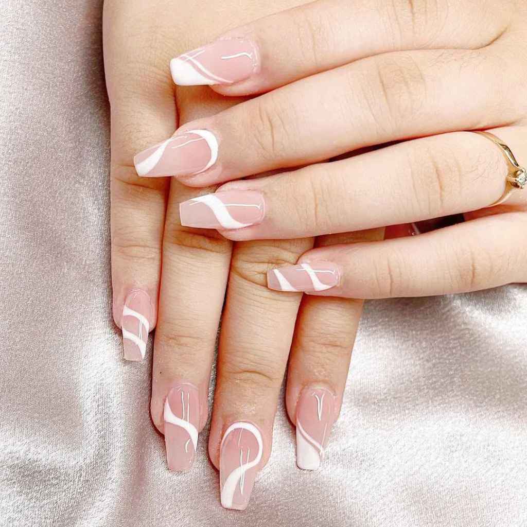 Esta manicura es la alternativa perfecta a la manicura francesa.