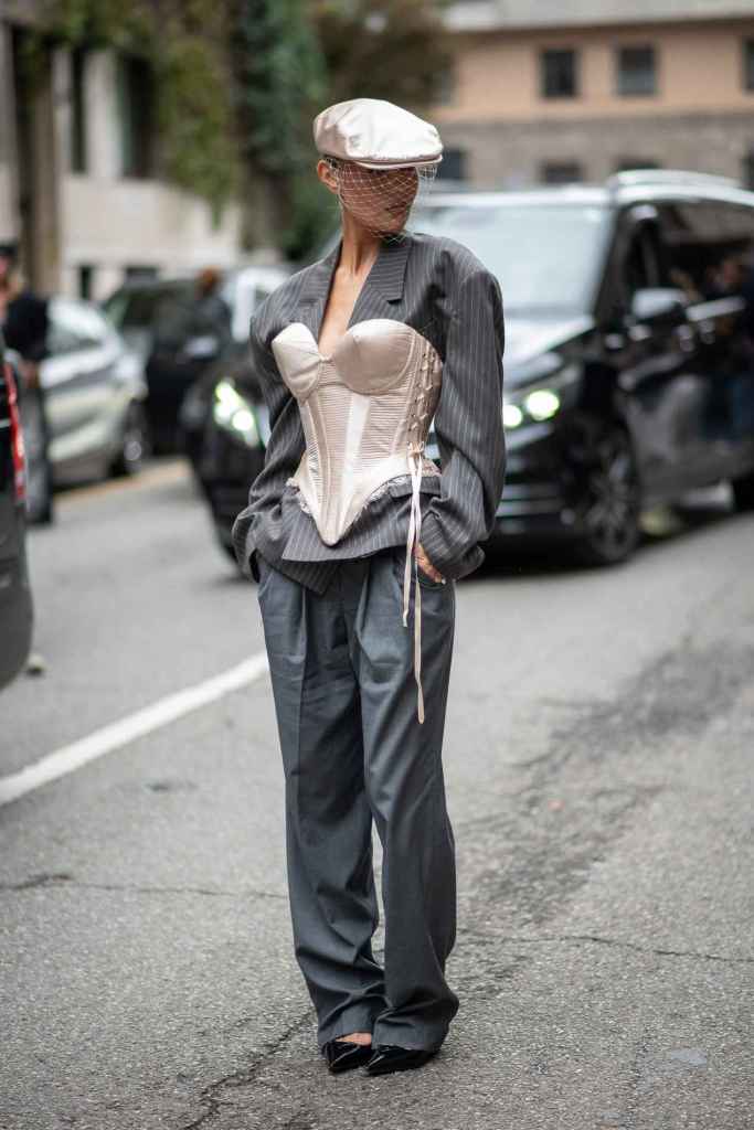 Las rayas finas se tiñen de gris esta temporada