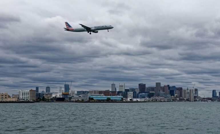 Un hombre apuñala con un tenedor a dos menores en pleno vuelo