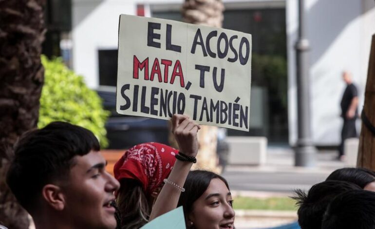 La Policía Nacional entra en un colegio de Alicante para investigar el acoso escolar a un niño