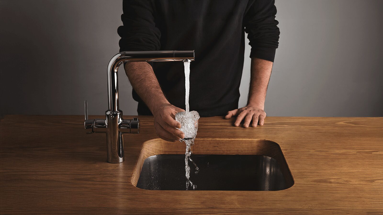 la enorme brecha en lo que pagas por el agua del grifo según dónde vivas