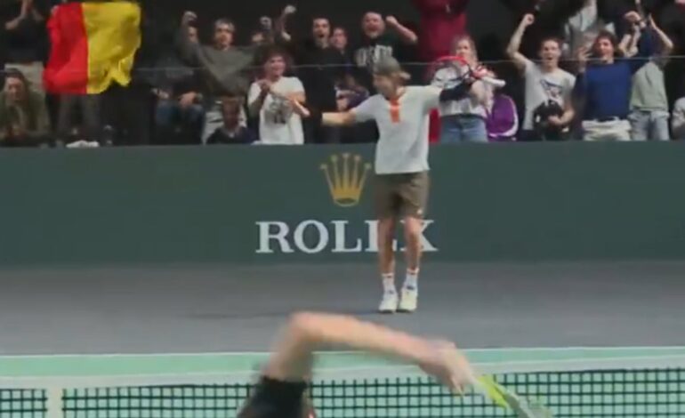 un tenista celebra ‘a lo Michael Jackson’ mientras su rival revienta la raqueta