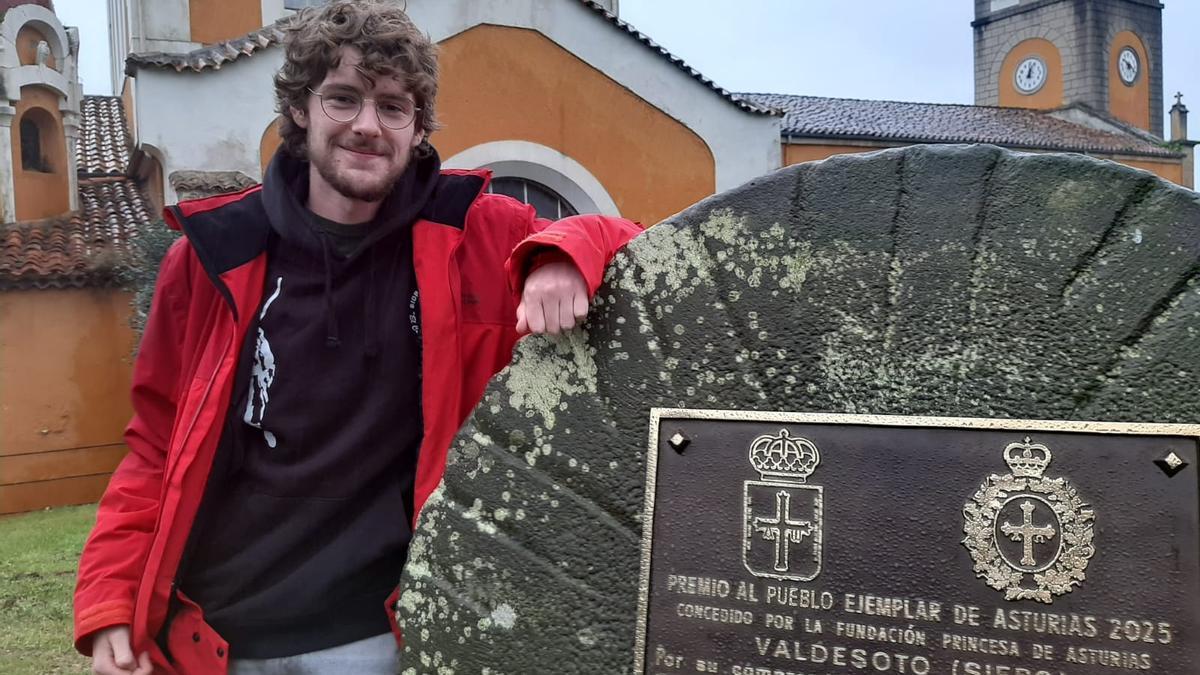 NOVIO LEONOR SIERO | El «novio» de Leonor en Valdesoto estudia Mecatrónica, juega al baloncesto y… ya tiene el corazón ocupado