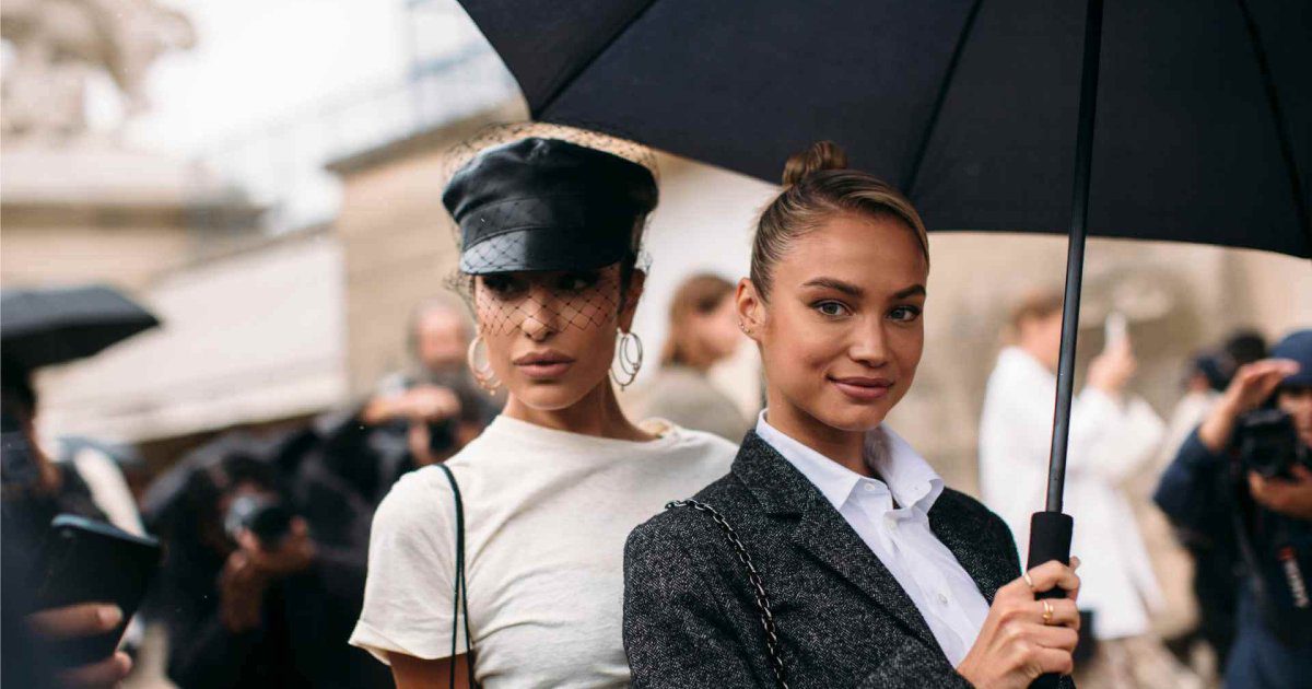 Qué hacer (y qué no) en los días de lluvia para que nuestro pelo no acabe encrespado y lleno de frizz