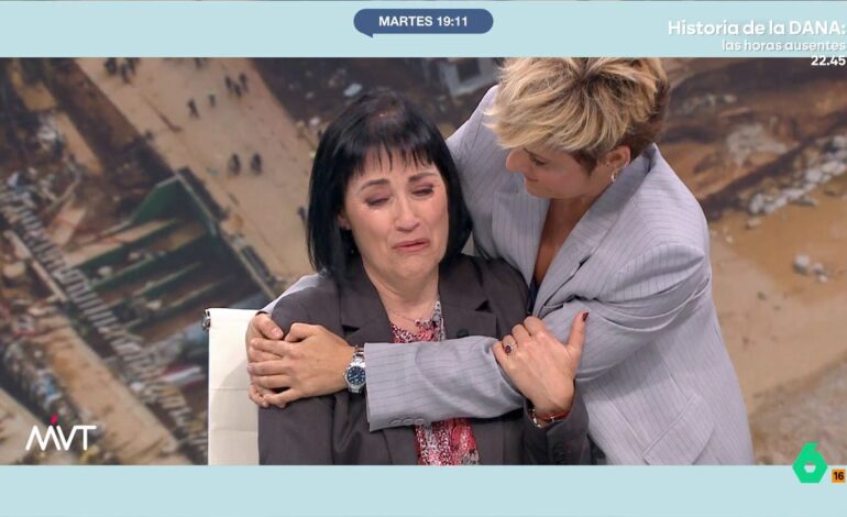 El emotivo abrazo de Cristina Pardo a Toñi García que perdió a su marido y su hija en la DANA