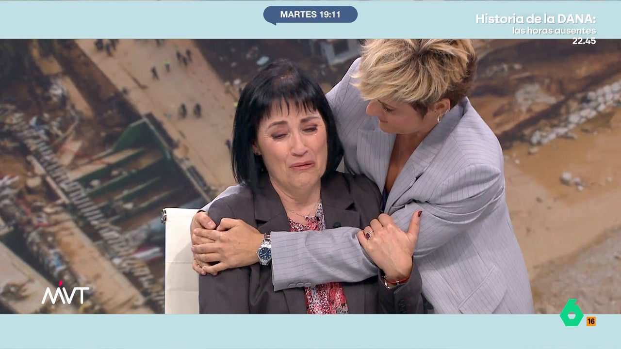 El emotivo abrazo de Cristina Pardo a Toñi García que perdió a su marido y su hija en la DANA