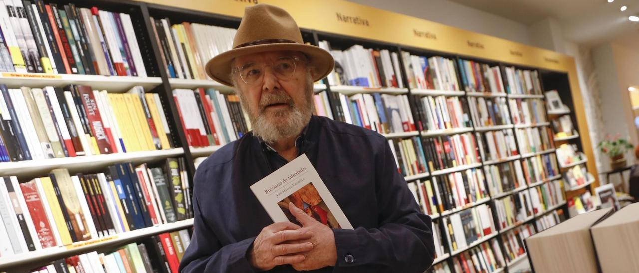 Muere el escritor José Manuel Vilabella, «referencia indiscutible y voz única» de la crítica gastronómica en Asturias