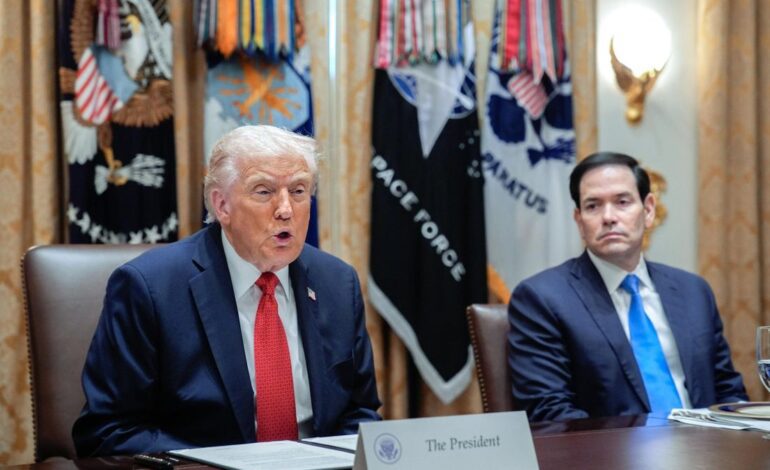 Trump dice que «le encantaría» optar a un tercer mandato pero respalda fórmula Vance-Rubio