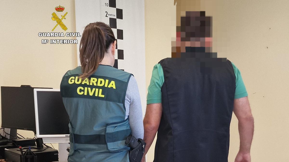Detenida en Pontevedra una mujer por enviar vídeos íntimos de su hija menor en ropa interior