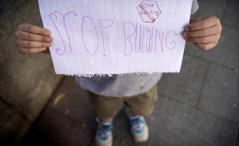 El maestro perdió autoridad y empezaron a dominar los matones de turno