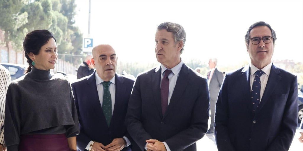 Feijóo presenta un plan para reducir las cargas de los autónomos frente a un Gobierno que les «asfixia»