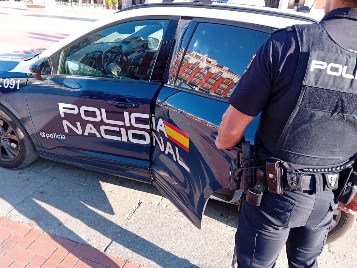 Detenido en Valladolid por empujar y arrastrar por el suelo a una empleada de un súper, que resultó herida