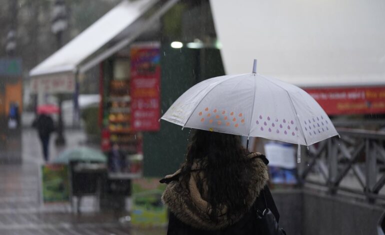 Andalucía registra 80 incidencias por la lluvia, la mayoría en Sevilla y por balsas de agua en carreteras secundarias