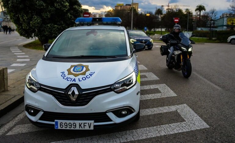 Investigado por conducir sin carné e intercambiarse de posición con la copiloto ante un control en Santander