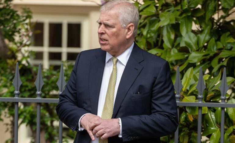 El príncipe Andrés, despojado de sus títulos y expulsado de Windsor por las acusaciones de vínculos con Epstein