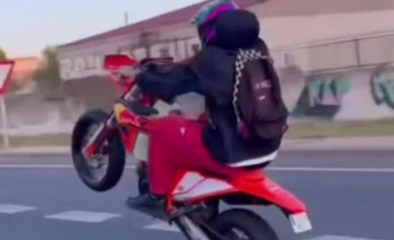 La Guardia Civil localiza e investiga al motorista que alardeaba de sus infracciones en redes sociales