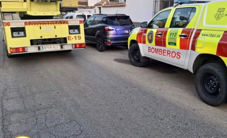 Atendidos por inhalación de humo dos policías tras el rescate de una persona en un incendio en Jerez (Cádiz)