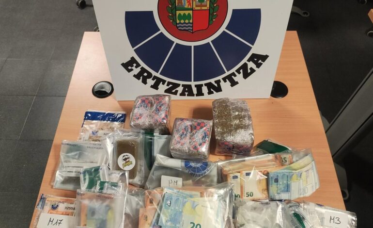 Dos detenidos en Gernika con más de 3 kilos de hachís, pequeñas cantidades de speed y marihuana y 31.700 euros